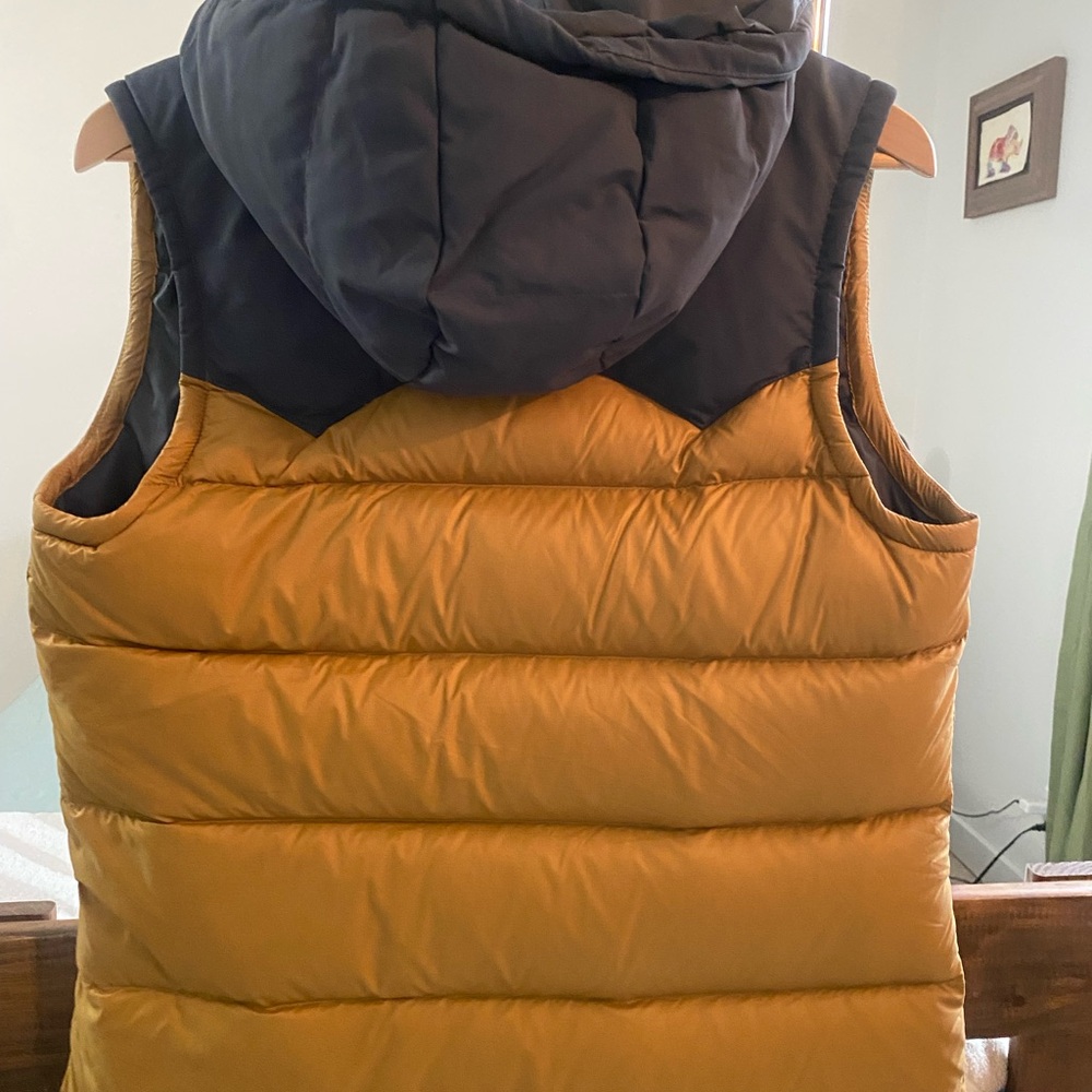 Patagonia Bivy Navy and Tan Hooded Puffer Down Vest - Picture 5 of 12